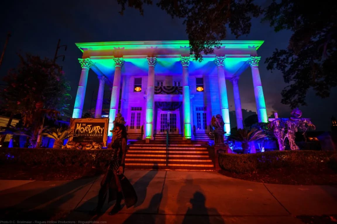 A street view of the Mortuary Haunted HOuse