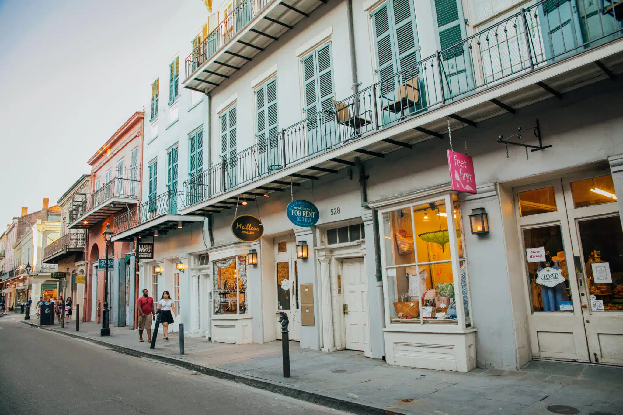 Magazine Street neighborhood view on a New Orleans sightseeing tour