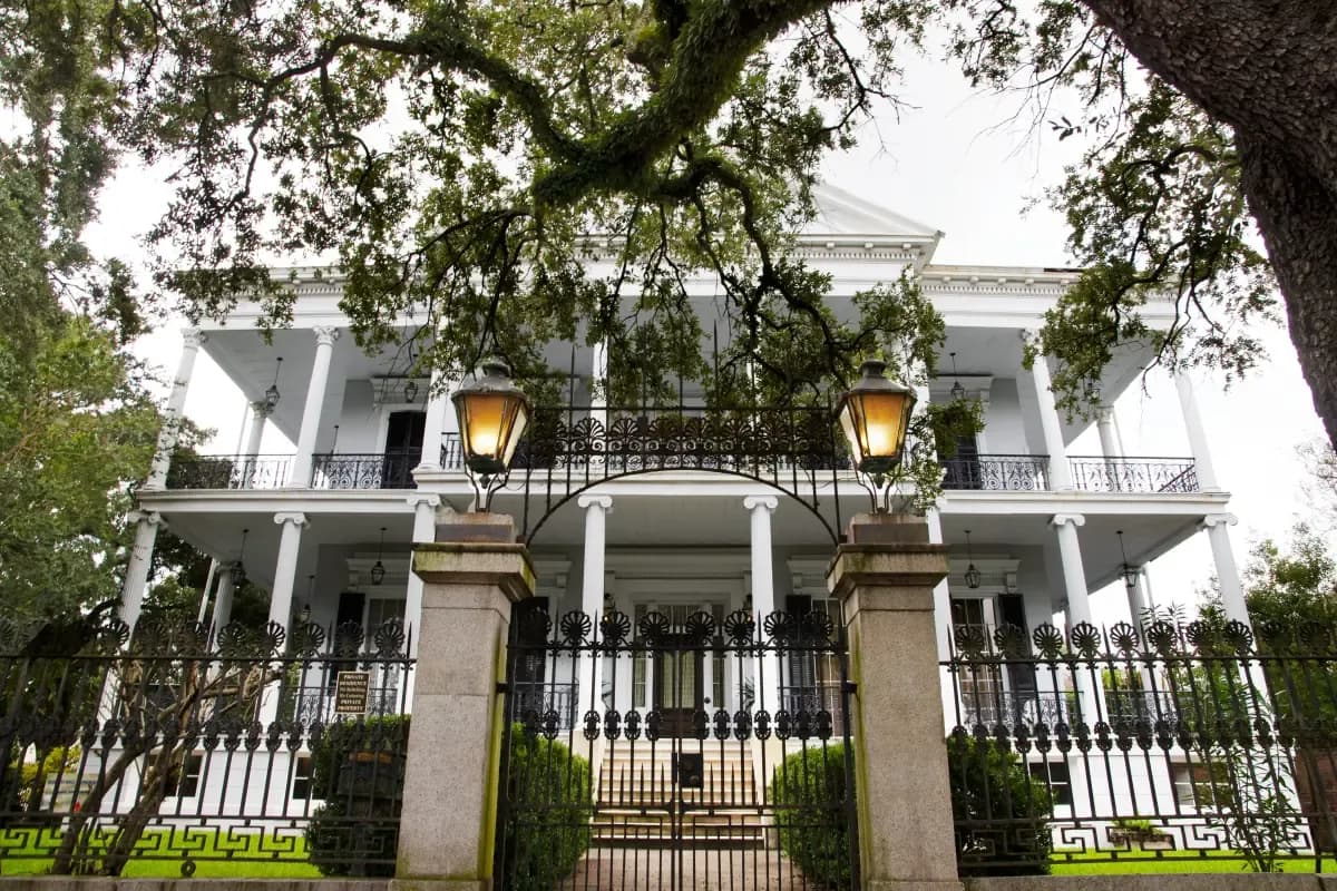 Garden District mansion for the Oak Alley, Whitney, and Garden District package