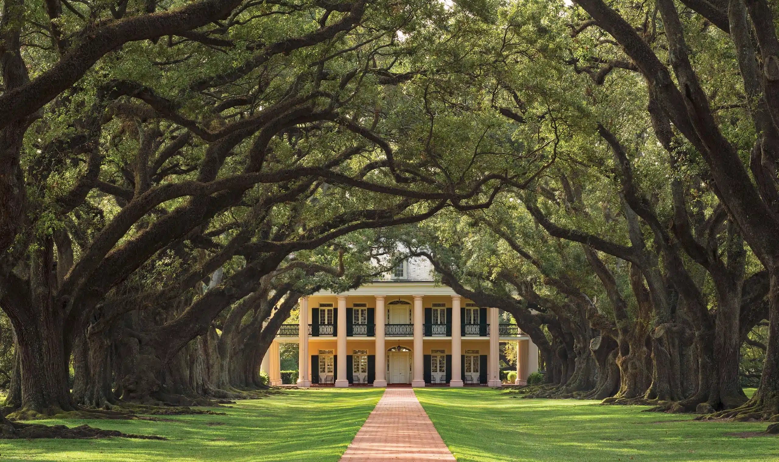 big house at oak alley plantation