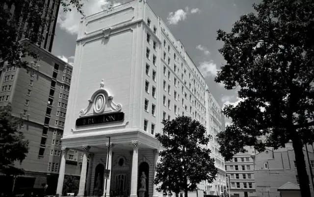 Le Pavillon Hotel New Orleans — haunted hotel on Cajun Encounters ghost bus route